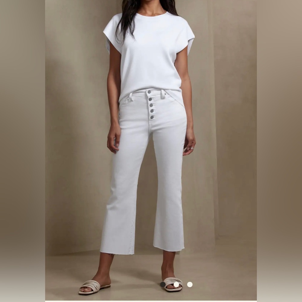 Banana Republic high rise white cropped bootcut pant - size 6/28.  NWT